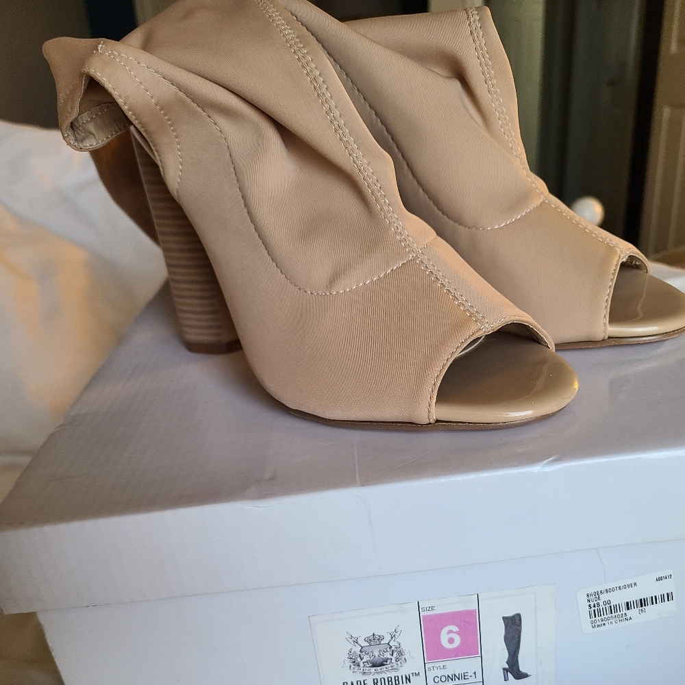 Cape Tobbin Thigh High Pumps